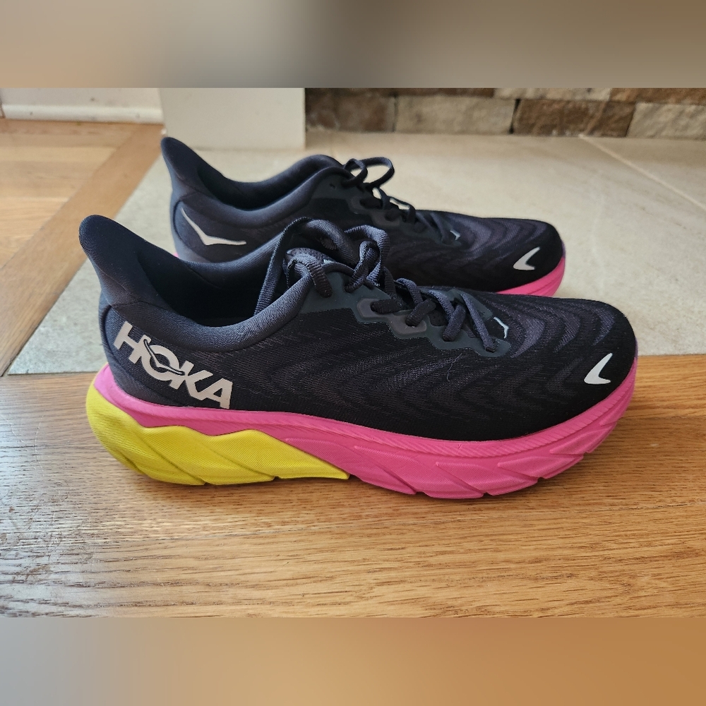 Hoka Arahi 6 running shoes